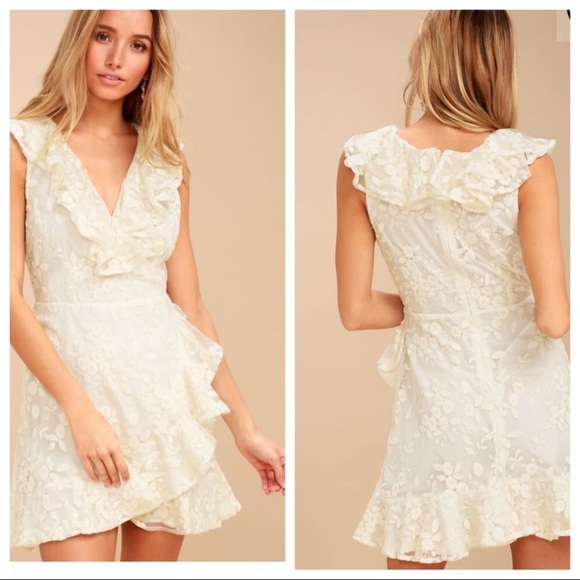 BB Dakota Dresses & Skirts - ▪️BB Dakota▪️Cream Harlow Faux Wrap Dress 0